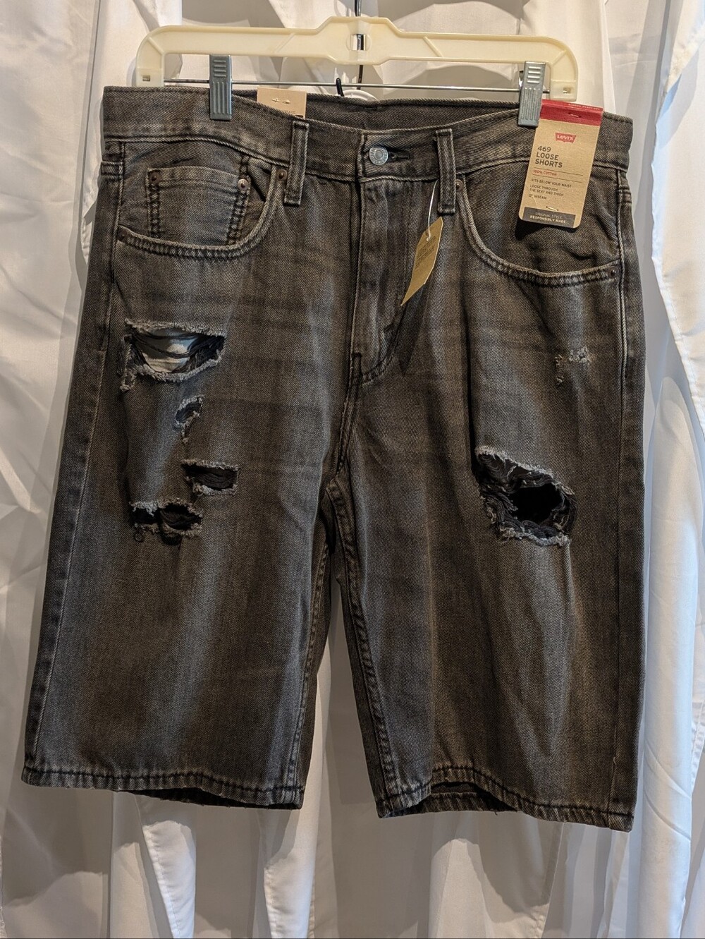 D1 Levi’s 469 Loose Shorts NWT Black Distressed Ripped Jean Shorts 31